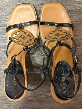 BCBGirls Laura Black Patent Leather Gold Medallion T-Strap Sandals | Sz 9